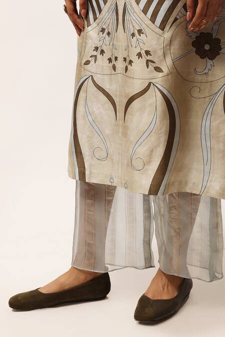 Kritika Murarka_Green Handloom Cotton, Linen V-neck Floral Print Tunic _at_Aza_Fashions