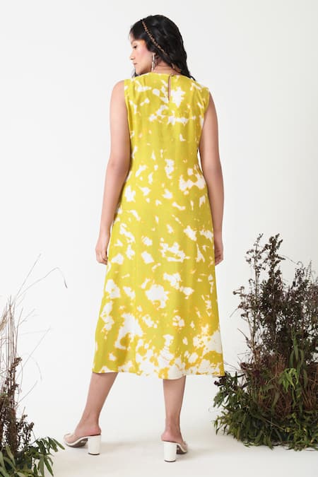 Shop Chambray & CO. Yellow Silk Round Neck Autumn Tie-dye Pattern A-line Dress at Aza Fashions Shop_Chambray & CO._Yellow Silk Round Neck Autumn Tie-dye Pattern A-line Dress _at_Aza_Fashions