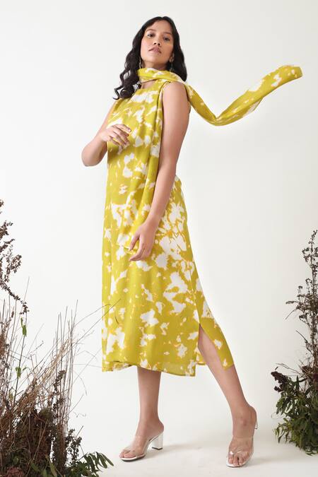 Buy Chambray & CO. Yellow Silk Round Neck Autumn Tie-dye Pattern A-line Dress Online at Aza Fashions Buy_Chambray & CO._Yellow Silk Round Neck Autumn Tie-dye Pattern A-line Dress _Online_at_Aza_Fashions