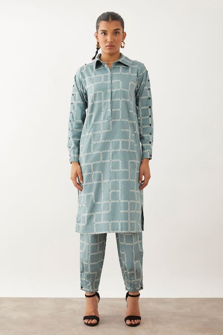 Son Of A Noble Snob Grey Premium Cotton Satin Printed Chevron Spread Bora Tunic And Trouser Set Online at Aza Fashions Son Of A Noble Snob_Grey Premium Cotton Satin Printed Chevron Spread Bora Tunic And Trouser Set _Online_at_Aza_Fashions