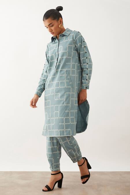 Shop Son Of A Noble Snob Grey Premium Cotton Satin Printed Chevron Spread Bora Tunic And Trouser Set Online at Aza Fashions Shop_Son Of A Noble Snob_Grey Premium Cotton Satin Printed Chevron Spread Bora Tunic And Trouser Set _Online_at_Aza_Fashions