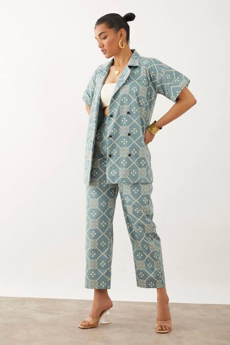 Son Of A Noble Snob Grey Cotton Satin Collared Olivia Clover Print Jacket And Pant Set at Aza Fashions Son Of A Noble Snob_Grey Cotton Satin Collared Olivia Clover Print Jacket And Pant Set _at_Aza_Fashions