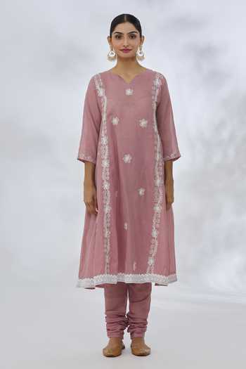 Samyukta Singhania_Peach Cotton Embroidery V-neck Floral Thread Kurta Set _Online_at_Aza_Fashions