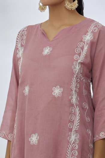 Shop_Samyukta Singhania_Peach Cotton Embroidery V-neck Floral Thread Kurta Set _Online_at_Aza_Fashions