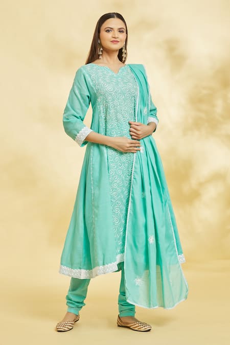 Naintara Bajaj Swirl Embroidered Kurta Set 