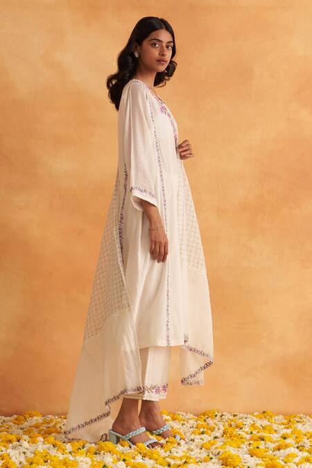 Buy_Akriti By Ritika_Ivory Chanderi Embroidery, Lace Round Neck Thread Floral Kurta Pant Set_Online_at_Aza_Fashions