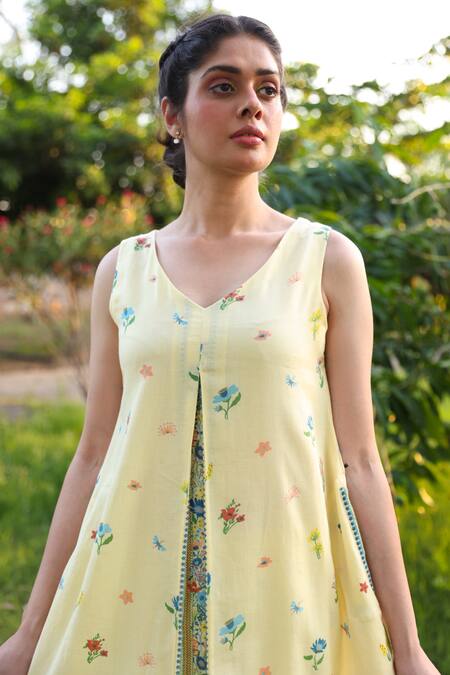 Baise Gaba_Yellow Cotton Embroidery V-neck Bliss Printed Kurta And Flared Pant Set_at_Aza_Fashions