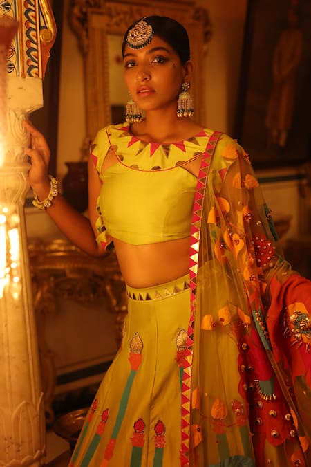 Shop_Xoxo Apurva_Green Silk Chanderi Hand Embroidered Floral Jaal Round Blouse Lehenga Set _Online_at_Aza_Fashions