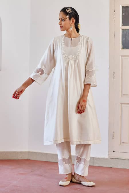 Amisha Kothari Ivory Chanderi , Organza Embroidery, Tassels Round Zoha Anarkali Set Online at Aza Fashions Amisha Kothari_Ivory Chanderi , Organza Embroidery, Tassels Round Zoha Anarkali Set _Online_at_Aza_Fashions