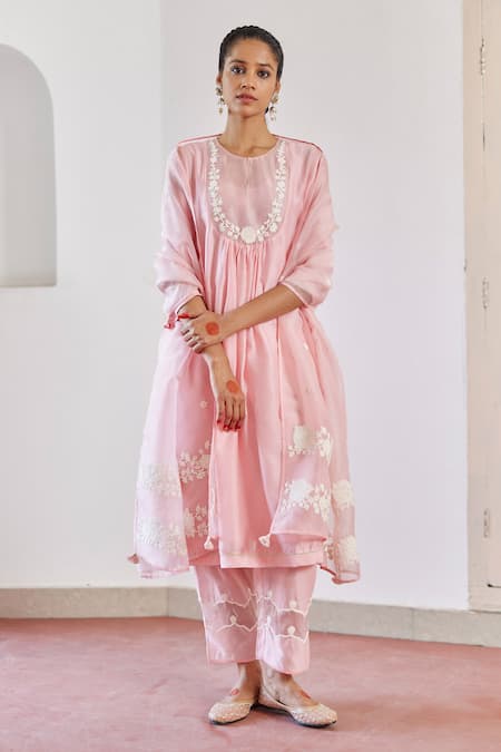 Amisha Kothari Pink Chanderi , Organza Embroidery, Tassels Zoha Floral Anarkali Set Online at Aza Fashions Amisha Kothari_Pink Chanderi , Organza Embroidery, Tassels Zoha Floral Anarkali Set _Online_at_Aza_Fashions