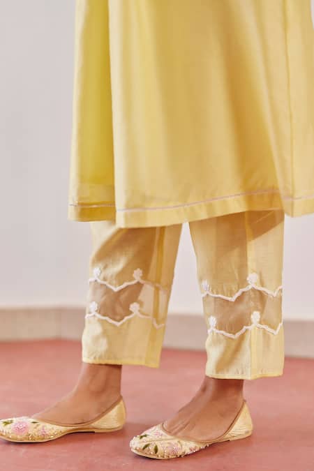 Buy Amisha Kothari Yellow Chanderi , Organza Tassels, Zoha Floral Gathered Anarkali Set Buy_Amisha Kothari_Yellow Chanderi , Organza Tassels, Zoha Floral Gathered Anarkali Set