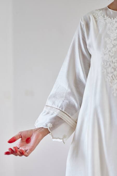 Buy Amisha Kothari Ivory , Organza, Cut Work, Ziya Floral Kurta Set Online at Aza Fashions Buy_Amisha Kothari_Ivory , Organza, Cut Work, Ziya Floral Kurta Set _Online_at_Aza_Fashions