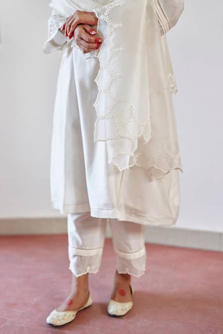 Shop Amisha Kothari Ivory , Organza, Cut Work, Ziya Floral Kurta Set Online at Aza Fashions Shop_Amisha Kothari_Ivory , Organza, Cut Work, Ziya Floral Kurta Set _Online_at_Aza_Fashions