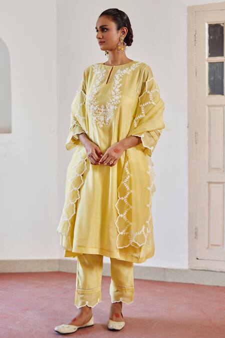 Buy Amisha Kothari Yellow Chanderi , Organza Cut Work, Embroidery Ziya Floral Kurta Set Buy_Amisha Kothari_Yellow Chanderi , Organza Cut Work, Embroidery Ziya Floral Kurta Set