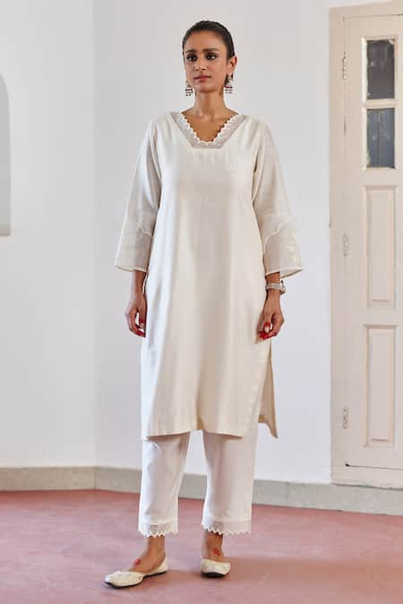 Amisha Kothari Ivory Chanderi , Organza Cut Work, Embroidery Safina Floral Kurta Set Online at Aza Fashions Amisha Kothari_Ivory Chanderi , Organza Cut Work, Embroidery Safina Floral Kurta Set _Online_at_Aza_Fashions