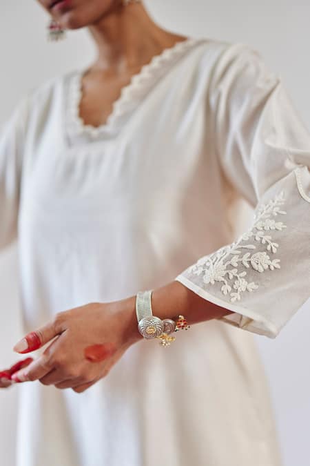 Buy Amisha Kothari Ivory Chanderi , Organza Cut Work, Embroidery Safina Floral Kurta Set Online at Aza Fashions Buy_Amisha Kothari_Ivory Chanderi , Organza Cut Work, Embroidery Safina Floral Kurta Set _Online_at_Aza_Fashions