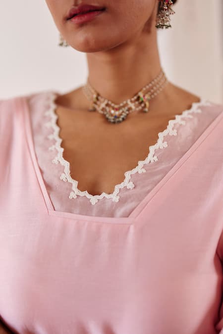 Buy Amisha Kothari Pink Chanderi , Organza Embroidery, Cut Work V-neck Floral Kurta Set Buy_Amisha Kothari_Pink Chanderi , Organza Embroidery, Cut Work V-neck Floral Kurta Set