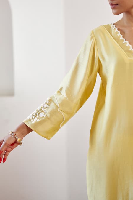 Buy_Amisha Kothari_Yellow Chanderi , Organza Cut Work, Safina Straight Kurta Set _Online_at_Aza_Fashions