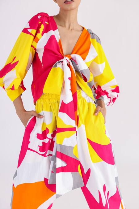 Studio Moda India_White Cotton V-neck The Beach Bow Top_at_Aza_Fashions