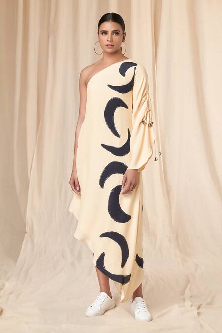 Masaba Ivory Crepe Tassels Asymmetric Mooncrest Print One Shoulder Kaftan Online at Aza Fashions Masaba_Ivory Crepe Tassels Asymmetric Mooncrest Print One Shoulder Kaftan_Online_at_Aza_Fashions