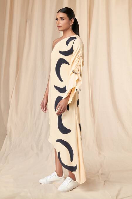 Buy Masaba Ivory Crepe Tassels Asymmetric Mooncrest Print One Shoulder Kaftan Online at Aza Fashions Buy_Masaba_Ivory Crepe Tassels Asymmetric Mooncrest Print One Shoulder Kaftan_Online_at_Aza_Fashions