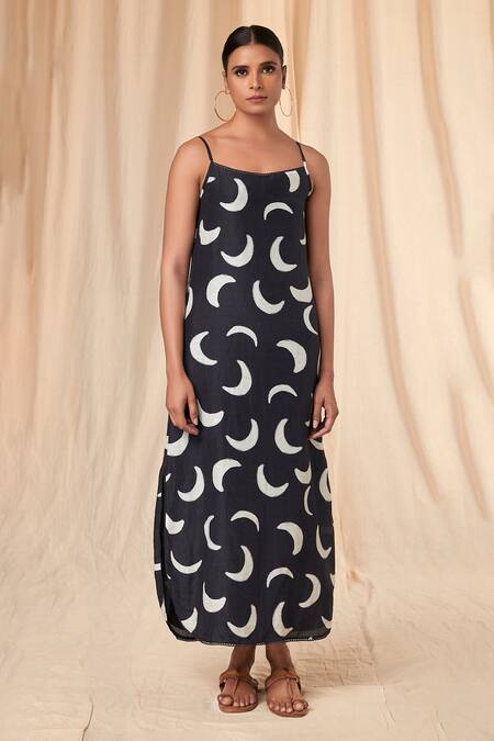 Buy Masaba Black Bemberg Linen Print Mooncrest Square Neck Lily Slip Dress at Aza Fashions Buy_Masaba_Black Bemberg Linen Print Mooncrest Square Neck Lily Slip Dress _at_Aza_Fashions