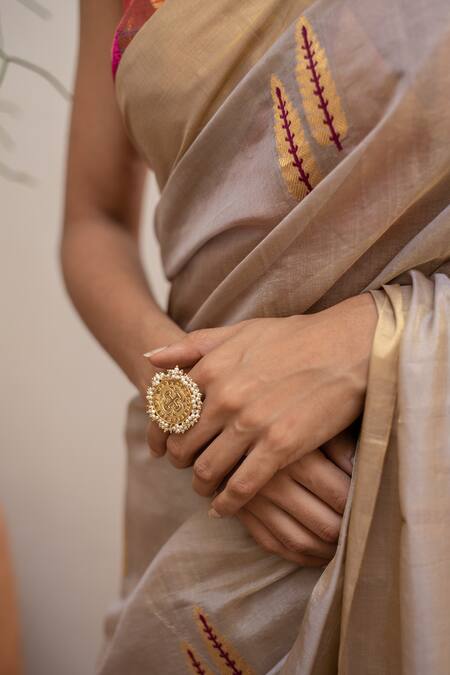 Buy_Priyanka Raajiv_Silver Silk, Chanderi Embroidery Kuu Saree With Running Blouse 