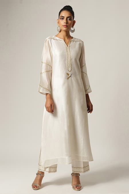 Anantaa by Roohi Off White Silk Chanderi Placement Embroidery Bird Notched Zari Kurta With Pant