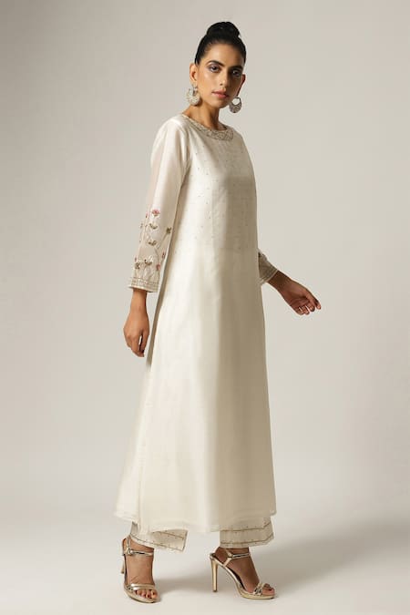Buy_Anantaa By Roohi_Off White Silk, Chanderi Embroidery, Zari Placement Flower Kurta With Pant _Online_at_Aza_Fashions