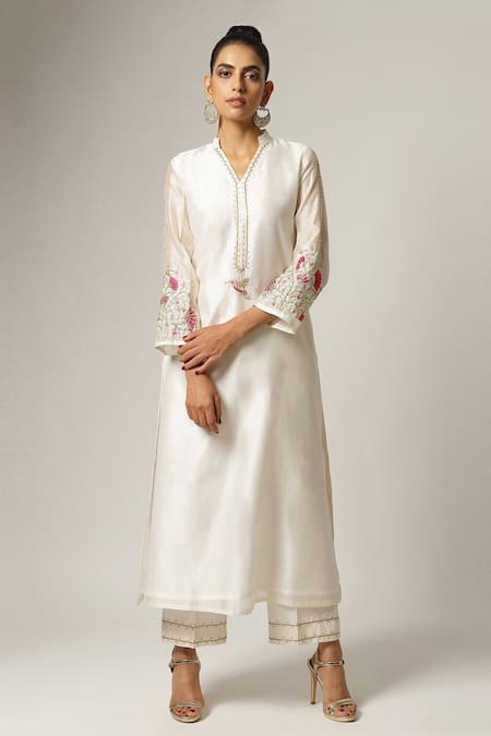 Anantaa by Roohi Placement Flower Bloom Embroidered Kurta With Pant 