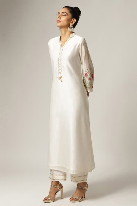 Anantaa By Roohi Placement Flower Bloom Embroidered Kurta With Pant 