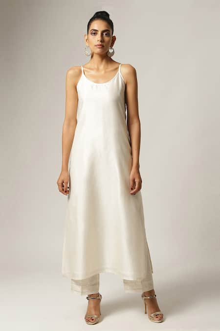 Anantaa By Roohi_Off White Silk, Chanderi Embroidery Round Neck Resham Motif Jacket Pant Set _at_Aza_Fashions