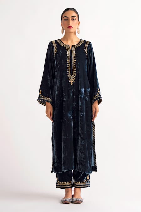 Anantaa by Roohi Velvet Placement Hand Embroidered Kurta With Pant 