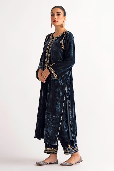 Anantaa By Roohi_Blue Velvet Sequins, Zari, Embroidery Round Neck Placement Hand Kurta With Pant _Online_at_Aza_Fashions