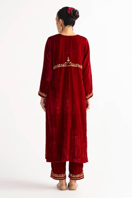 Shop_Anantaa By Roohi_Red Velvet Embroidery, Sequins Round Neck Placement Hand Kurta With Pant _at_Aza_Fashions