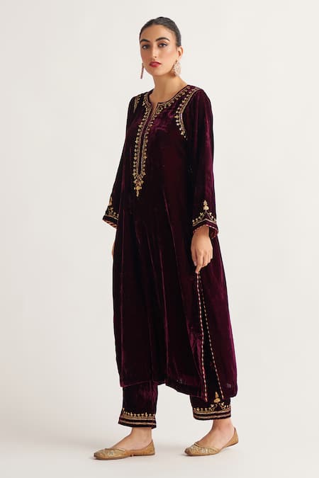 Anantaa by Roohi Placement Hand Embroidered Straight Kurta With Pant 