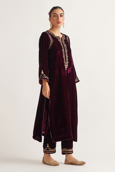 Buy_Anantaa By Roohi_Wine Velvet Embroidery, Sequins Round Placement Hand Straight Kurta With Pant _Online_at_Aza_Fashions