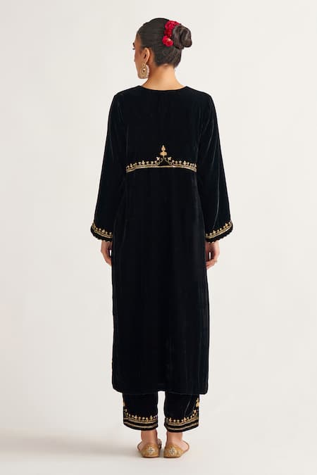Shop_Anantaa By Roohi_Black Velvet Sequins, Zari, Embroidery Round Placement Hand Kurta With Pant _at_Aza_Fashions