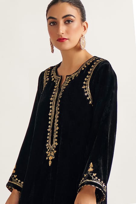 Anantaa By Roohi_Black Velvet Sequins, Zari, Embroidery Round Placement Hand Kurta With Pant _at_Aza_Fashions