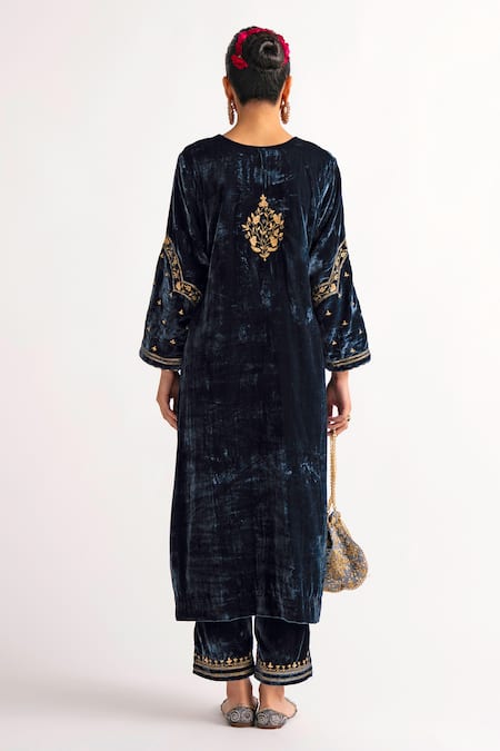 Anantaa By Roohi Velvet Hand Embroidered Kurta With Pant 