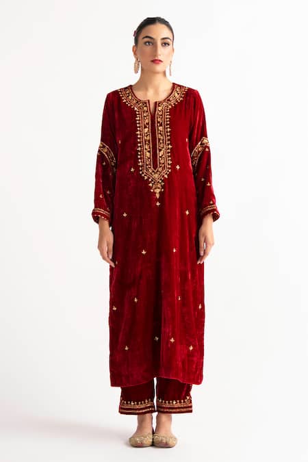 Anantaa by Roohi Hand Embroidered Velvet Kurta With Pant 