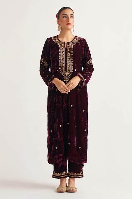 Anantaa by Roohi Velvet Contrast Embroidered Kurta With Pant 