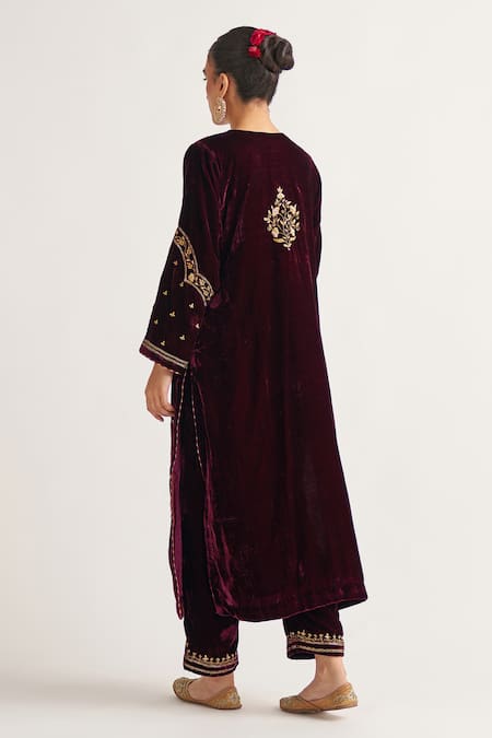 Shop_Anantaa By Roohi_Wine Velvet Sequins, Embroidery Round Neck Contrast Kurta With Pant _at_Aza_Fashions
