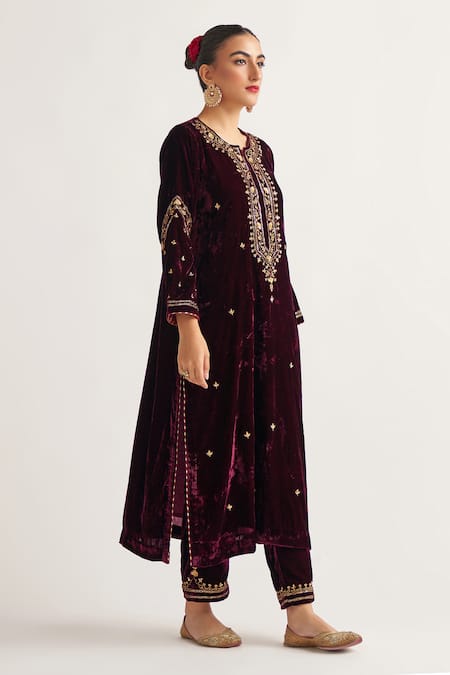 Anantaa By Roohi_Wine Velvet Sequins, Embroidery Round Neck Contrast Kurta With Pant _Online_at_Aza_Fashions