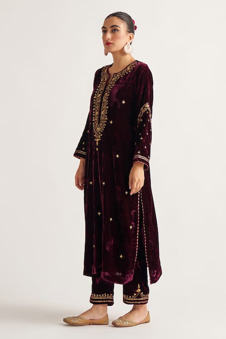 Buy_Anantaa By Roohi_Wine Velvet Sequins, Embroidery Round Neck Contrast Kurta With Pant _Online_at_Aza_Fashions