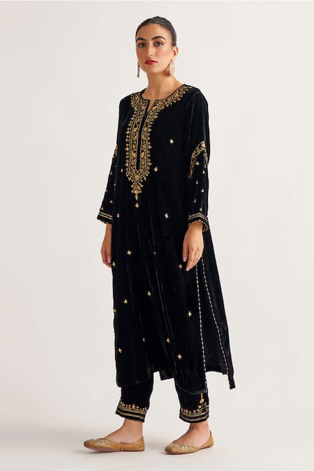 Buy Anantaa By Roohi Black Velvet Sequins, Embroidery Round Neck Hand Straight Kurta With Pant Online at Aza Fashions Buy_Anantaa By Roohi_Black Velvet Sequins, Embroidery Round Neck Hand Straight Kurta With Pant _Online_at_Aza_Fashions