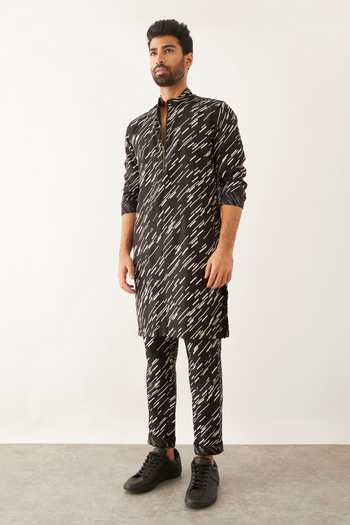 Son Of A Noble Snob Black 100% Linen Printed Graphic Souk Slant Kurta Online at Aza Fashions Son Of A Noble Snob_Black 100% Linen Printed Graphic Souk Slant Kurta_Online_at_Aza_Fashions