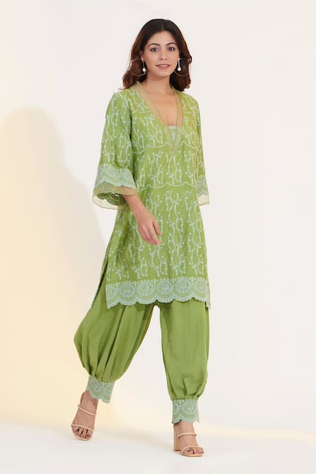 Glittire By Sakshi Verma_Green Cotton Linen Embroidered Thread Blunt V Neck Kurta And Salwar Set _Online_at_Aza_Fashions