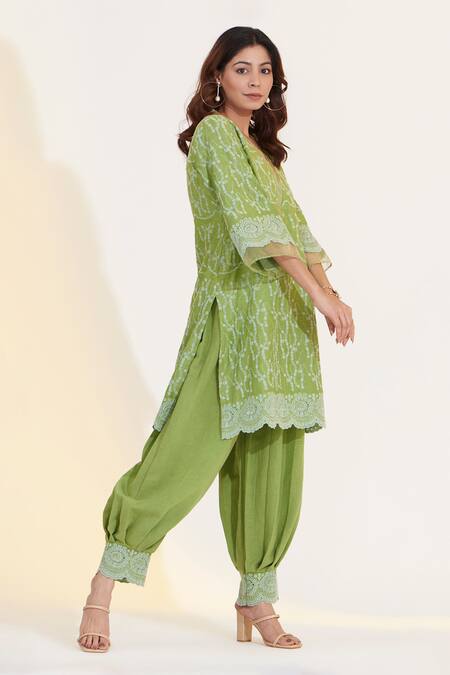 Buy_Glittire By Sakshi Verma_Green Cotton Linen Embroidered Thread Blunt V Neck Kurta And Salwar Set _Online_at_Aza_Fashions