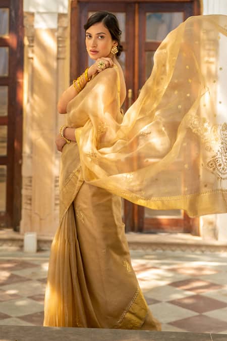 Geroo Jaipur Beige Kota Doria Floral Pittan Work Saree With Unstitched Blouse Fabric Online at Aza Fashions Geroo Jaipur_Beige Kota Doria Floral Pittan Work Saree With Unstitched Blouse Fabric _Online_at_Aza_Fashions